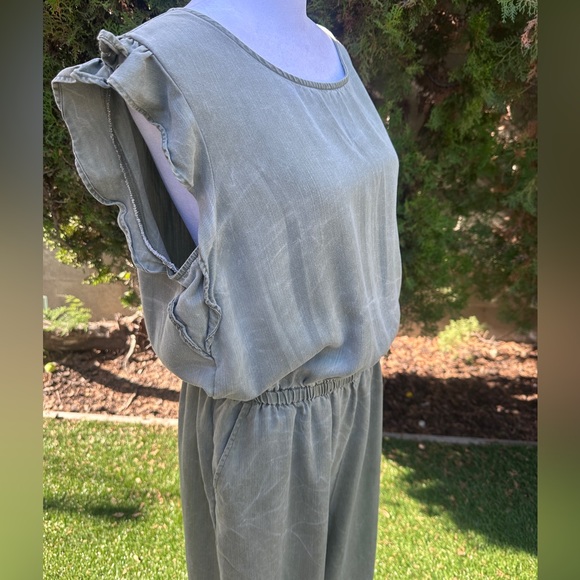 Women’s Old Navy Olive Through Sleeveless Flutter Sleeve Jumpsuit size L - Picture 3 of 13